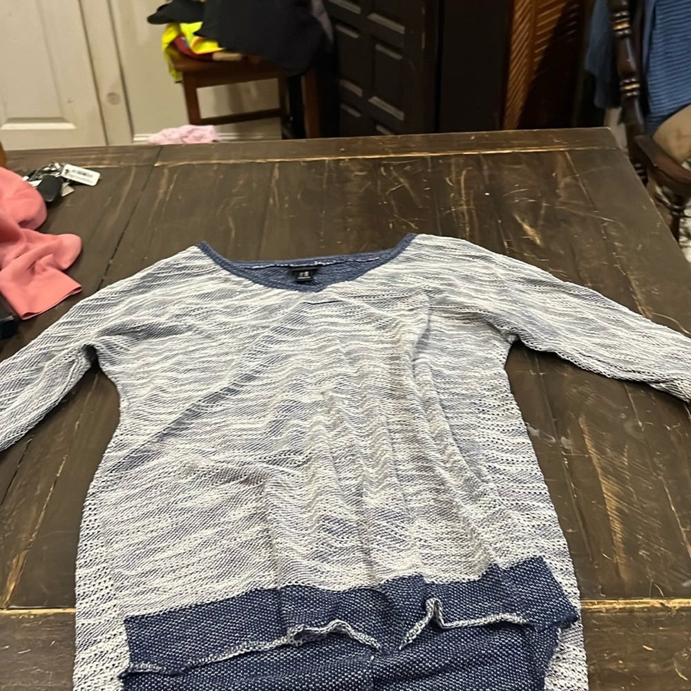 Blue white long sleeve V-neck sweater